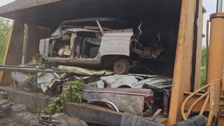 Преса мачка стари коли за скрап Успокояващо ВИДЕО