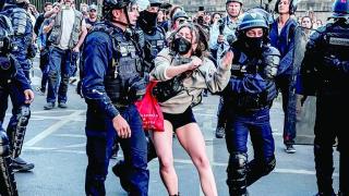 Анализ: Защо гори Франция СНИМКИ