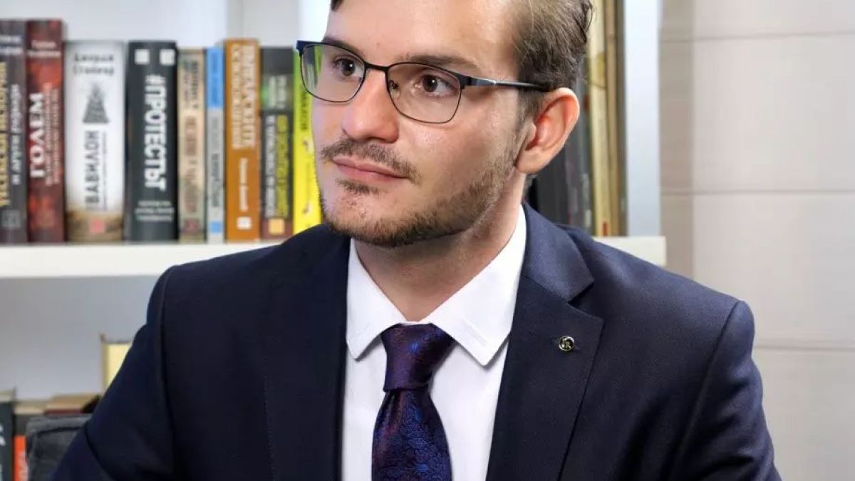 Ако кабинетът "Денков" се издъни в 12 без 5, ни чака това