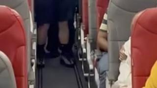 Извънредна ситуация на летище "София"! Полицията нахлу в самолет и... ВИДЕО