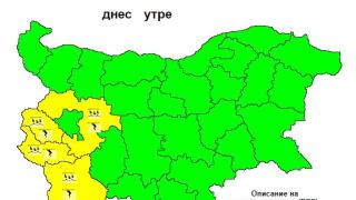 Гръмотевични бури и порои удрят тези райони днес КАРТИ 