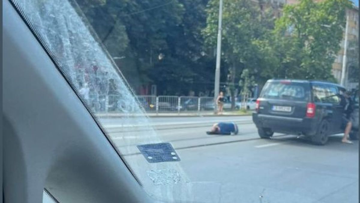 Такъв ужас на столичния "Лъвов мост" отдавна не е имало СНИМКИ  