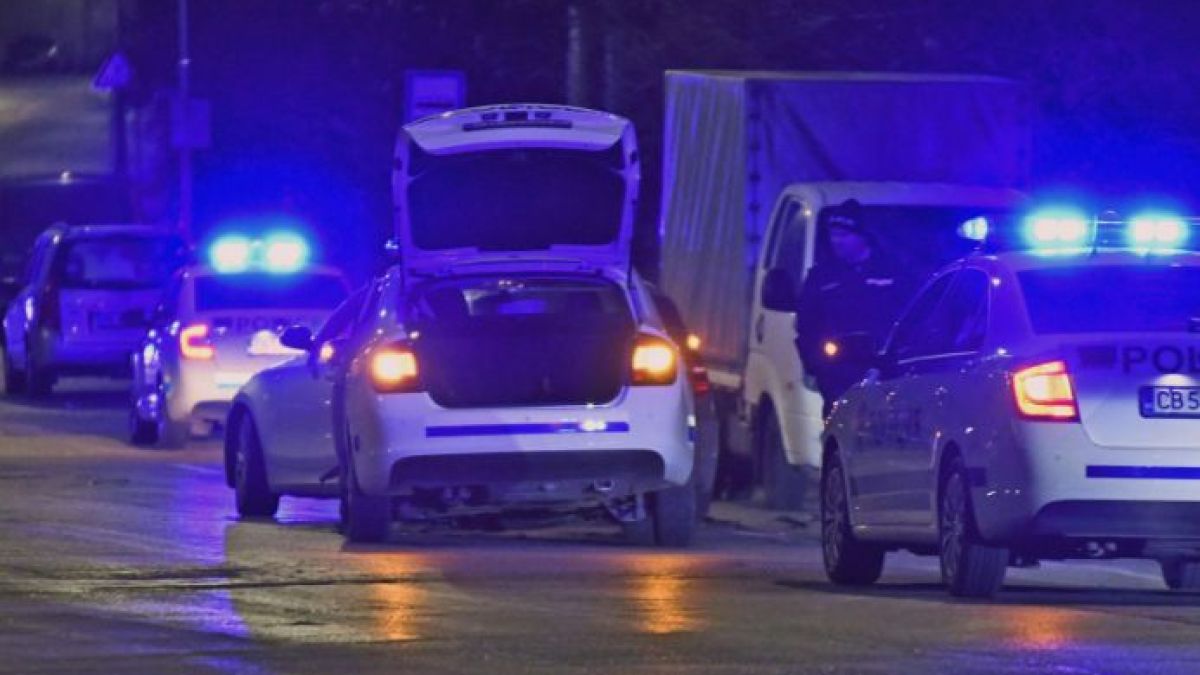 Край хале на летище в софийско село гъмжи от полиция, ето какво се случва 