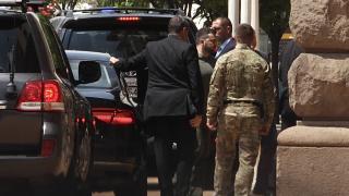Ето кой прави компания на украинския президент в София СНИМКИ