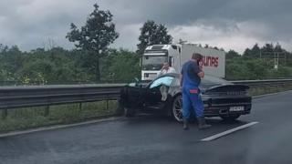 Гъзар помля скъпото си "Порше" на АМ "Тракия" 