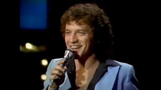 Почина изпълнителят на диско хита "Love is in the Air" ВИДЕО
