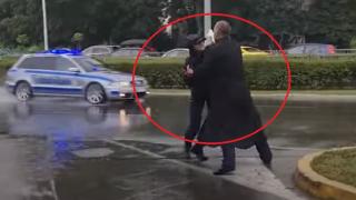 Екшън: Свещеник нападна кортежа на Зеленски в София, оказа се, че не е случаен ВИДЕО 