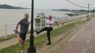 Цветанов се пусна по шорти, за да рекламира... СНИМКИ 