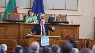 Бесен скандал в парламента с депутат на Костадинов, Росица Кирова се видя в чудо БЛИЦ TV