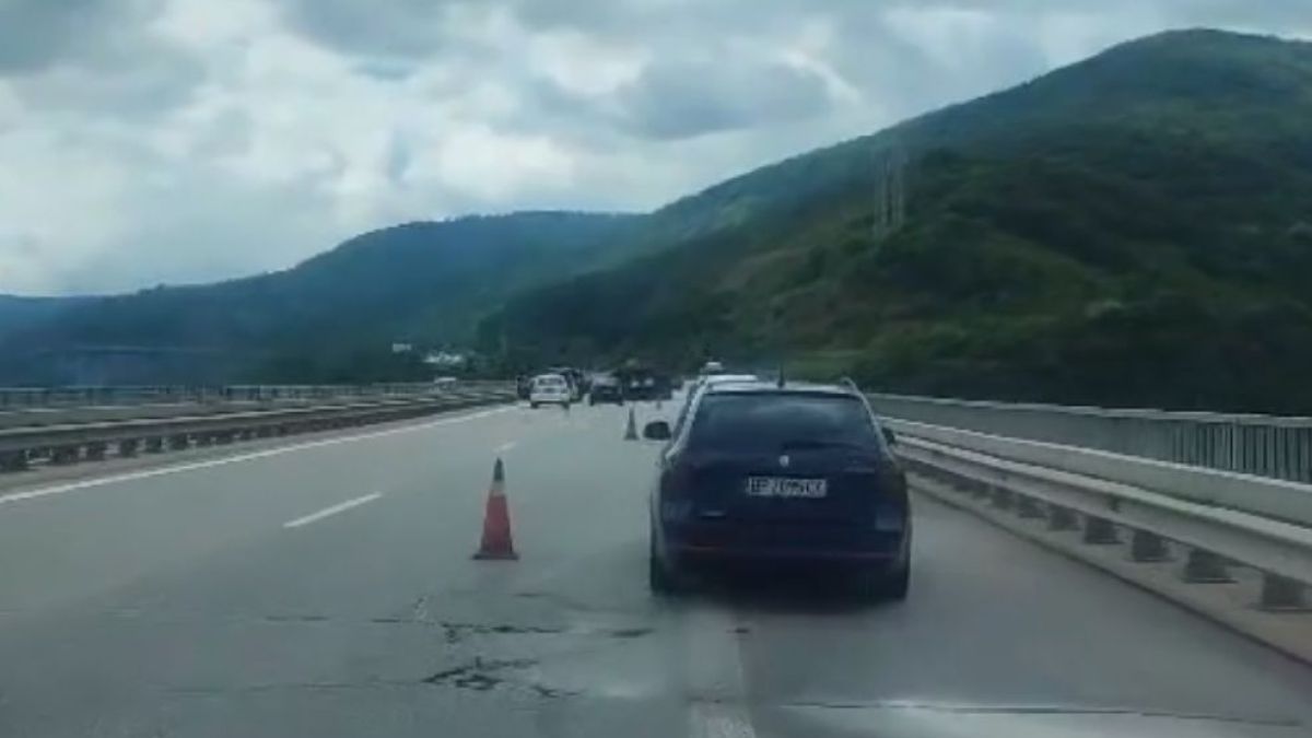 Автовоз се обърна на АМ "Хемус" ВИДЕО