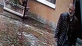 Столичанка търси информация под дърво и камък за този мъж, посегнал е на... СНИМКИ