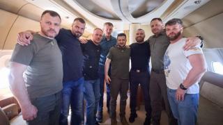 Зеленски прибра от Турция командирите на "Азов"