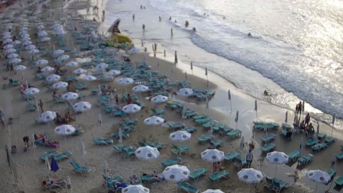 Летовниците в ужас! Морето "отхапа" половината плаж в известен наш курорт СНИМКИ