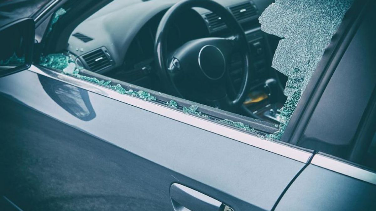 Екшън в Благоевград: Поляк едва не блъсна семейство на пешеходна пътека, таткото побесня и...