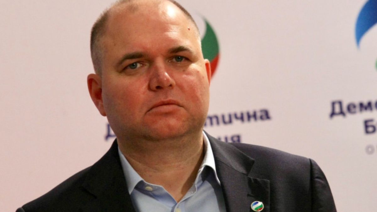 Панев: Регулаторите са по-важни от живота на кабинета