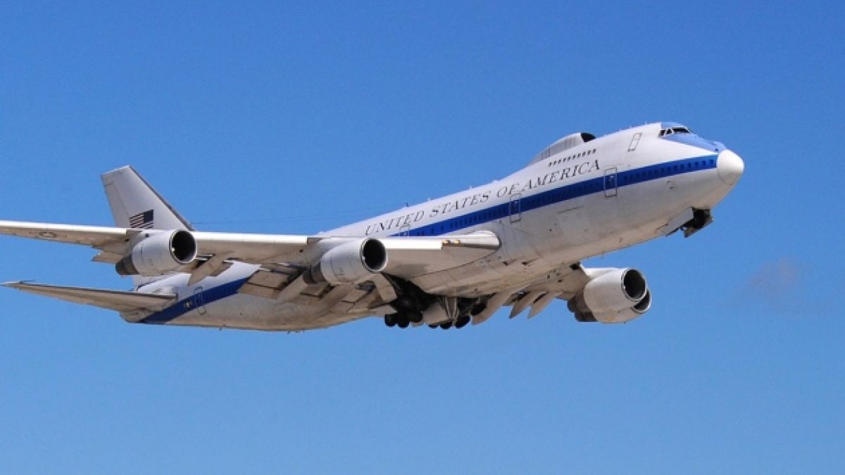 Flightradar24 засече американския „самолет на Страшния съд“ във Вилнюс  