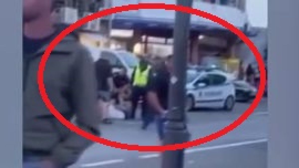 Екшън ВИДЕО 18+ от Созопол: Полицаи погнаха подивял младеж и го...