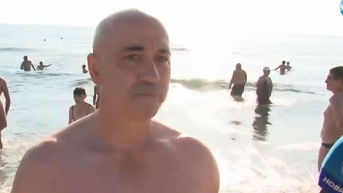 Кметът на Созопол хвърли дрехите, засукани репортерки го налазиха СНИМКИ 18+