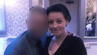 Джейн изпадна в шок, когато видя какво пише съпругът ѝ на най-добрия си приятел 