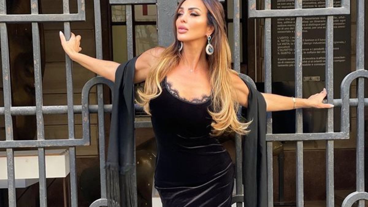 Глория реши: мести се в имение на Халкидики, защото.. СНИМКА 18+