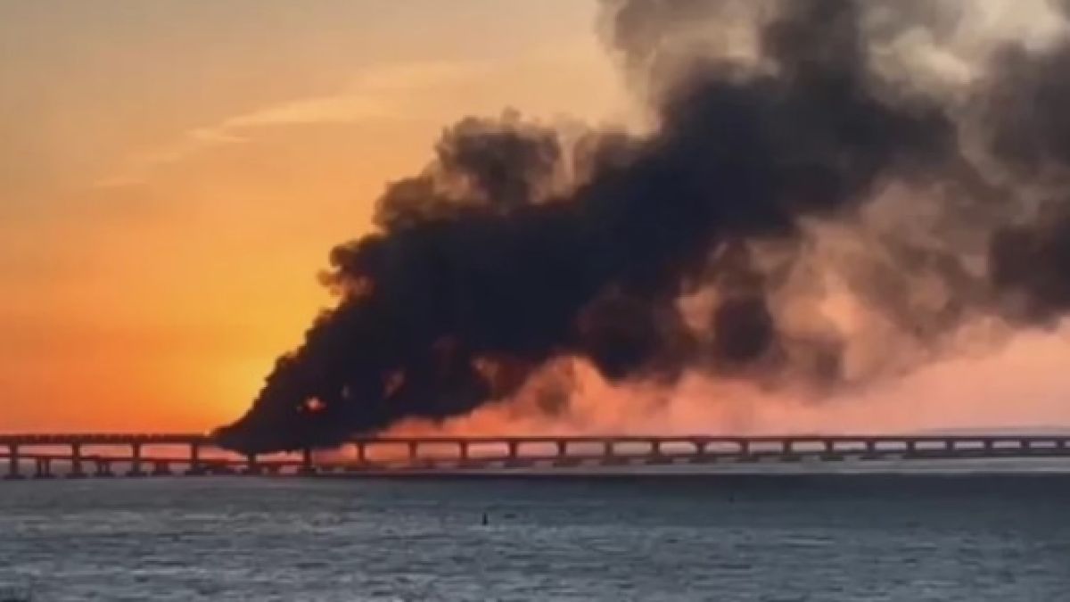 Извънредна ситуация със загинали на Кримския мост ВИДЕО