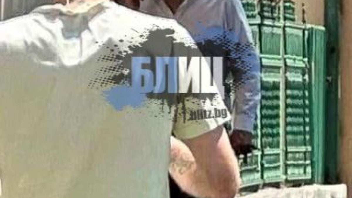Фотобомба в БЛИЦ! Кирил Петков в скъп ресторант в разгара на жегата