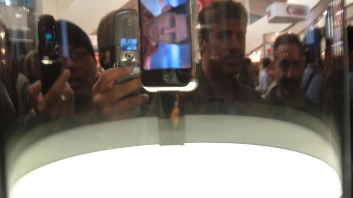 Продадоха iPhone от първото поколение за рекордна сума 