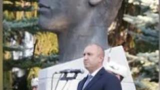 Президентът откри паметник на Левски в Троян СНИМКИ