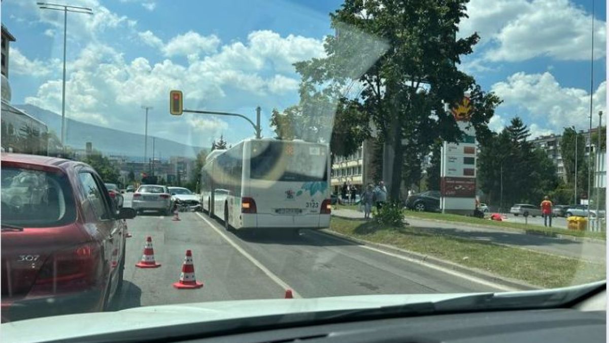 Извънредно в БЛИЦ! Тежка катастрофа между 3 коли и автобус в "Дианабад" в София СНИМКА