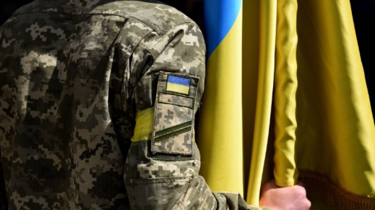 ВИДЕО от войната: Украинец получи призовка заради руски рап