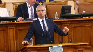 Костадинов е включен в списъка на сайта "Миротворец", ето как реагира той