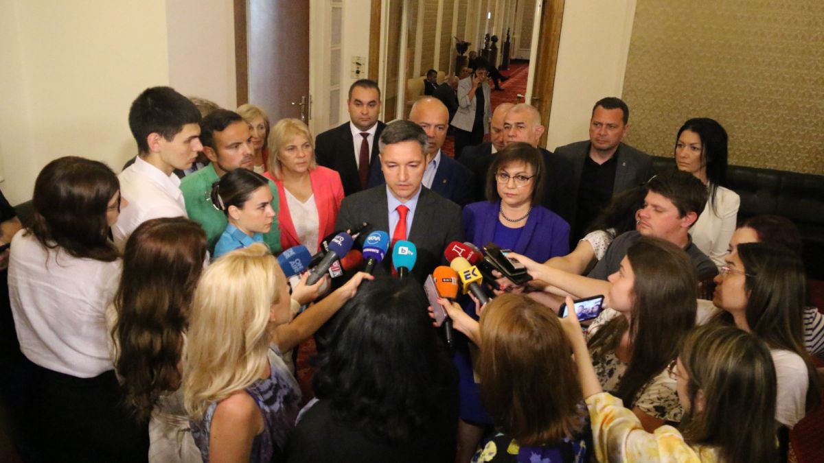 Корнелия Нинова: Сигнализираме ДАНС и викаме службите в парламента за сайта „Миротворец“  
