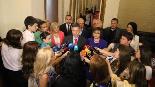 Корнелия Нинова: Сигнализираме ДАНС и викаме службите в парламента за сайта „Миротворец“  