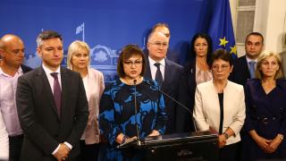 Нинова: Погазиха брутално Конституцията, позорен ден за българската политика