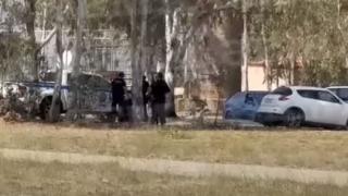 Паника и писъци: Военен откри огън с гранати ВИДЕО