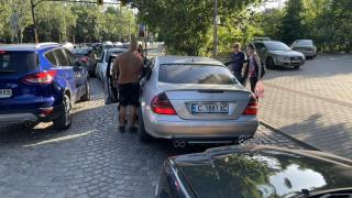 Пиян ром преби жестоко с бухалка младо момче на метри от 6-то РПУ в София СНИМКИ