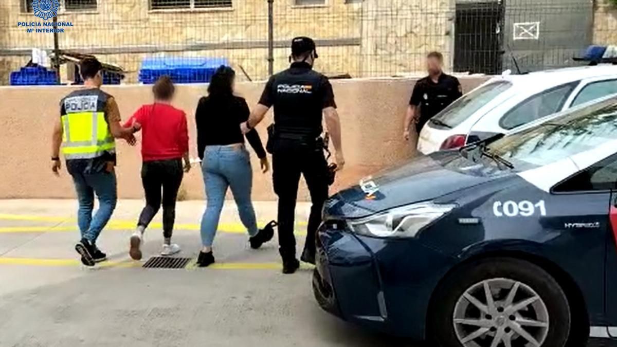 Нашенки "оправиха" турист в Испания и после го...