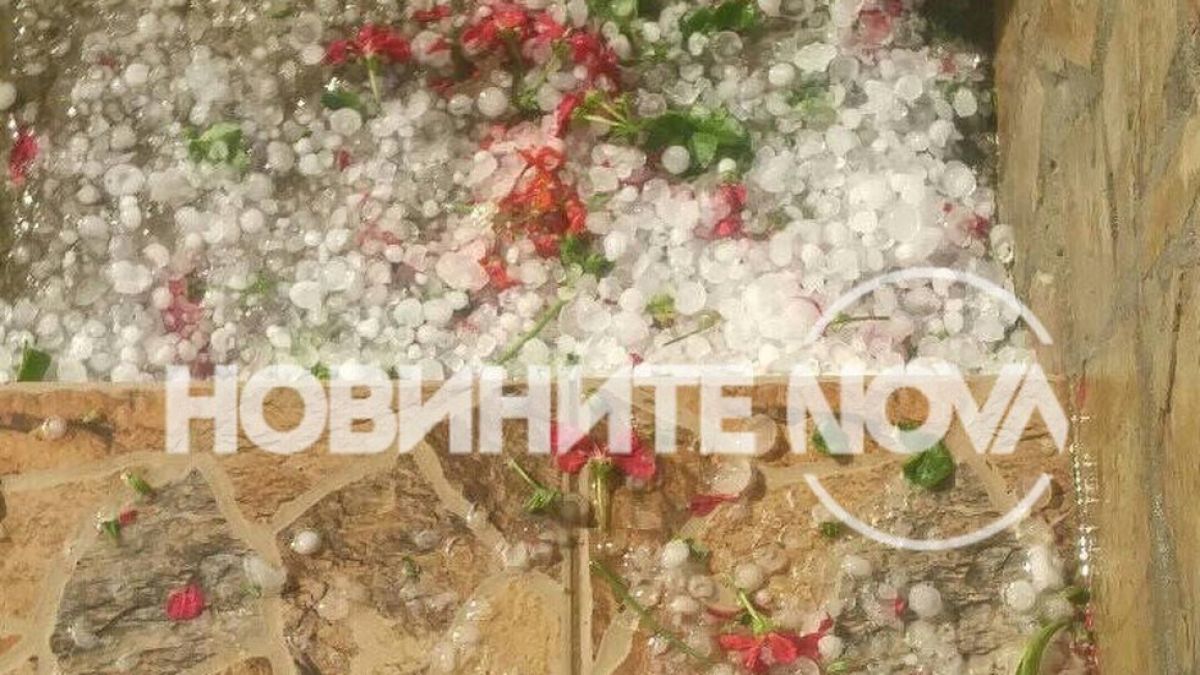 Мощна буря с градушка помля Старозагорско СНИМКИ