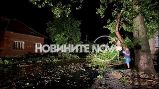 Опустошителен среднощен ад над половин България СНИМКИ/ВИДЕО