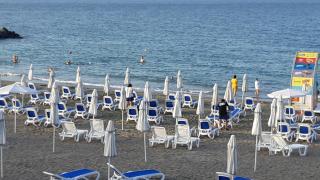 Само тлъсти пачки за морето, иначе на консерви и на село