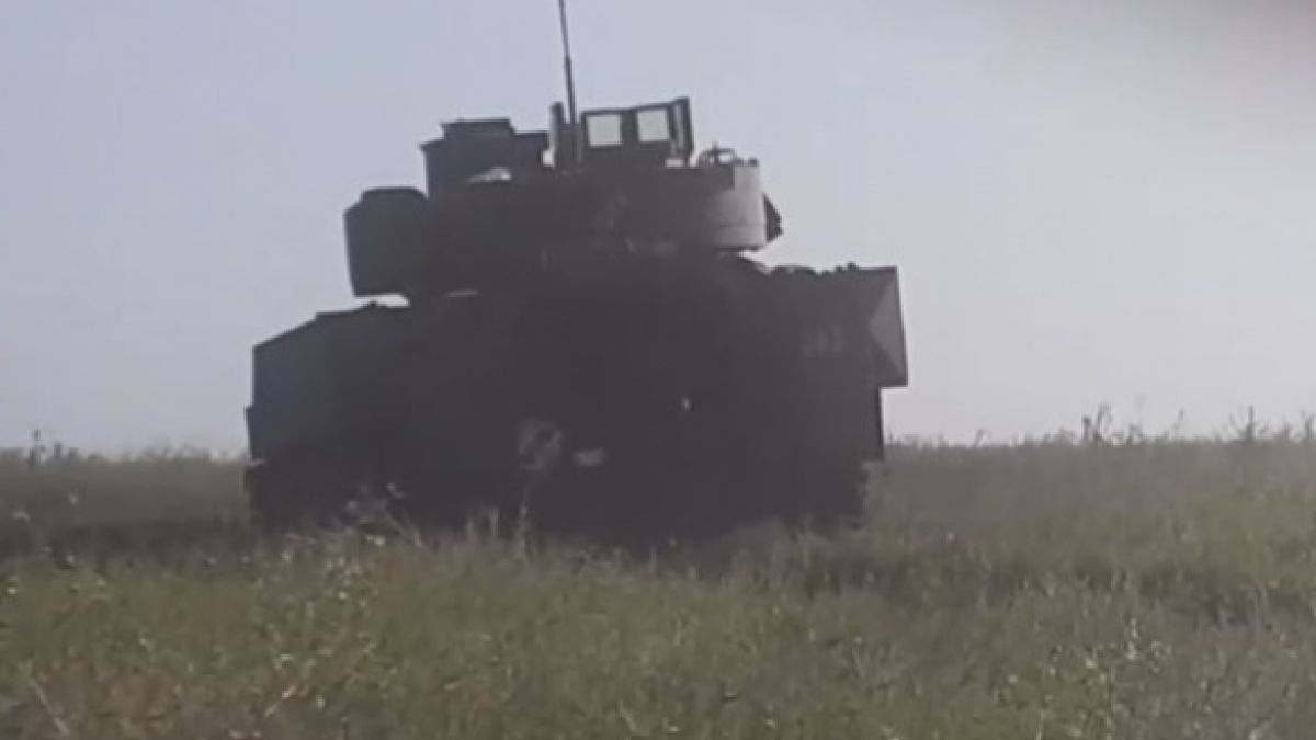ВИДЕО от войната: ВСУ изостави БМП M2 Bradley с нова американска защита