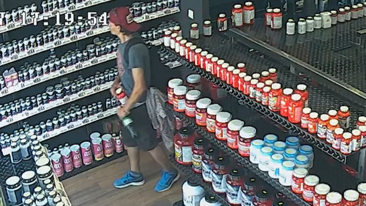 Грозна постъпка: Русенец влезе в магазин за хранителни добавки, а последвалото запали мрежата ВИДЕО