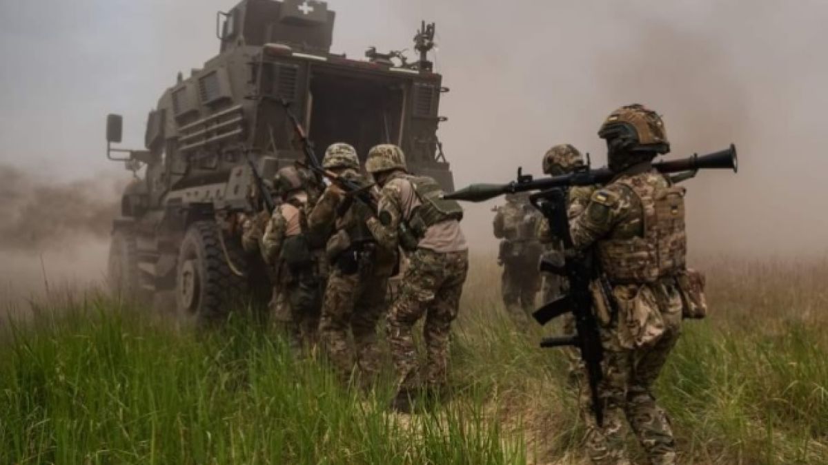 ВИДЕО от войната: Бойци на ВСУ устроиха засада на руски десантчици