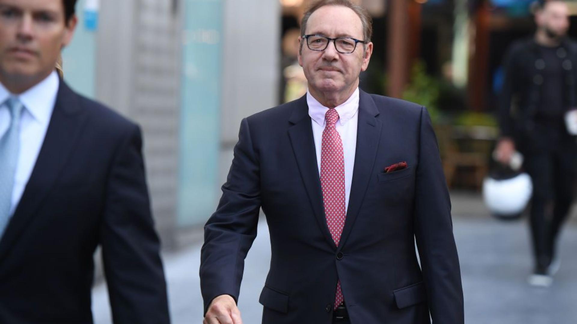 Пълен обрат със секс делото на Кевин Спейси - той избухна в сълзи 