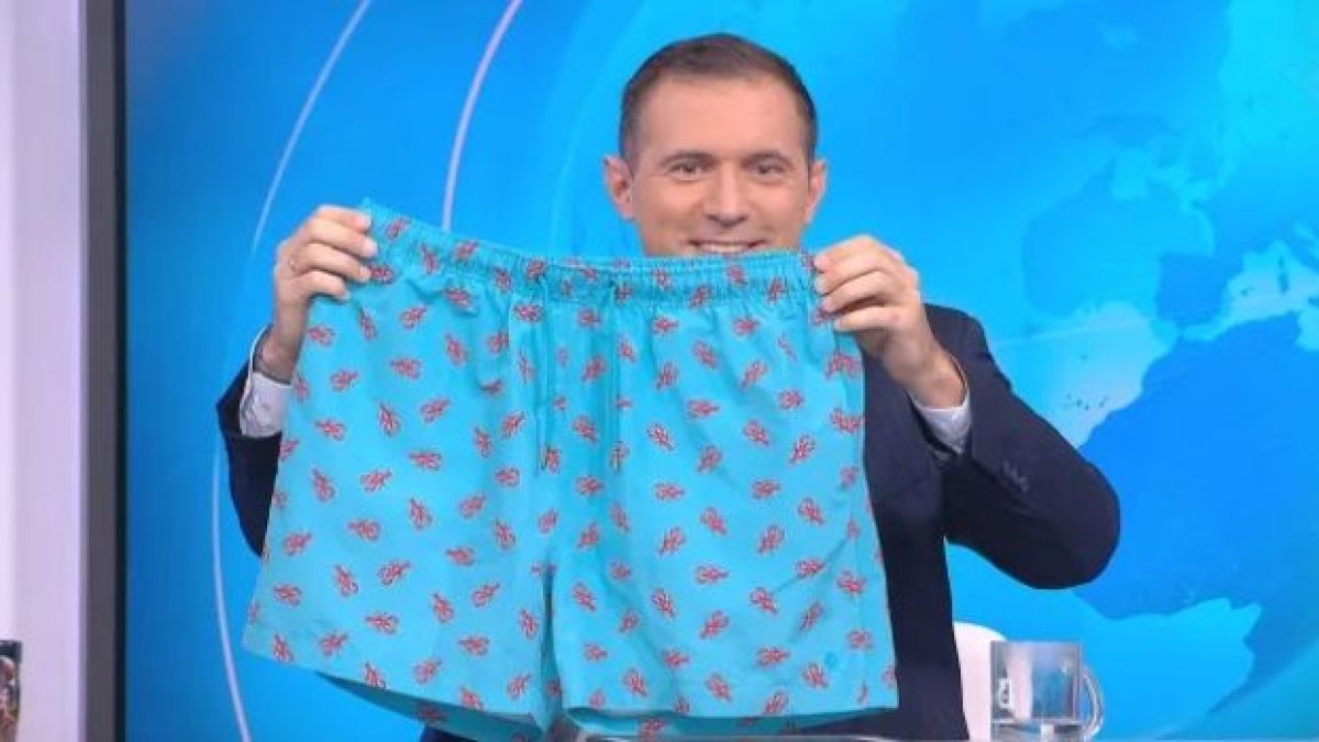 Водещите на bTV прегряха: Развяха си банските в ефир СНИМКИ