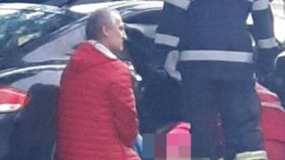 Ужас във Варна: Пожарникари режат ламарини на смачкано украинско "Порше" СНИМКИ