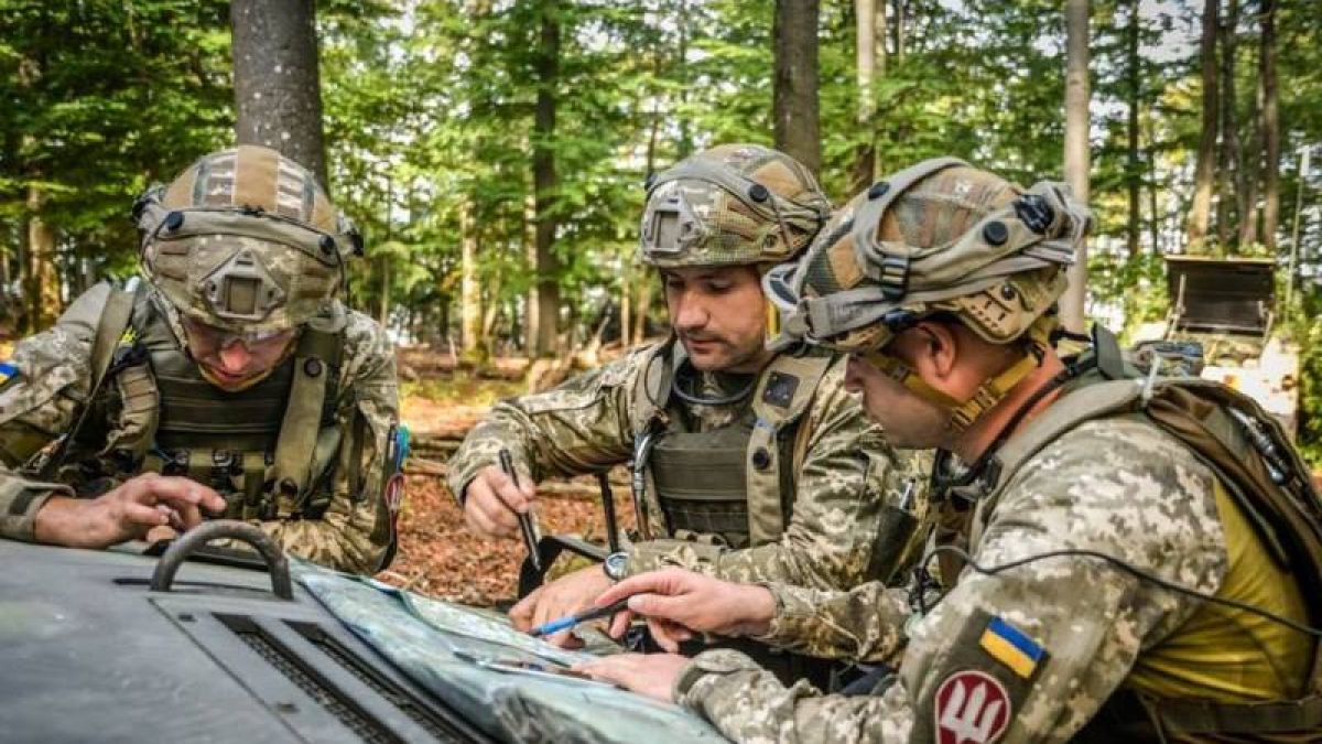 Украински военнослужещ се оплаква от тотално миниране на руснаците