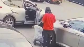 ВИДЕО запечата как се крадат за нула време автомобили посред бял ден