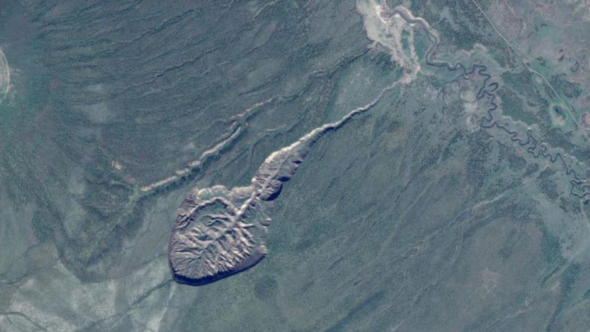 Епични КАДРИ от дрон показват „Портата към отвъдния свят“ в Сибир 