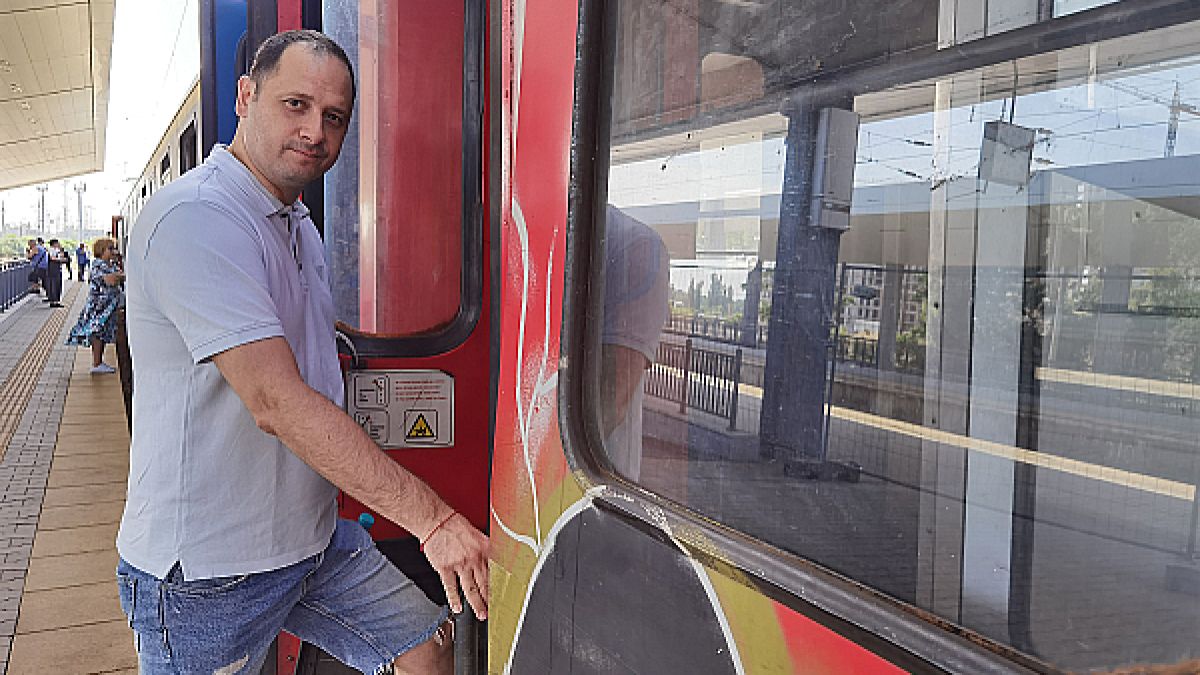 Мъж с отвертка спасил евродепутата Петър Витанов от задушаване във влака София - Пловдив СНИМКИ